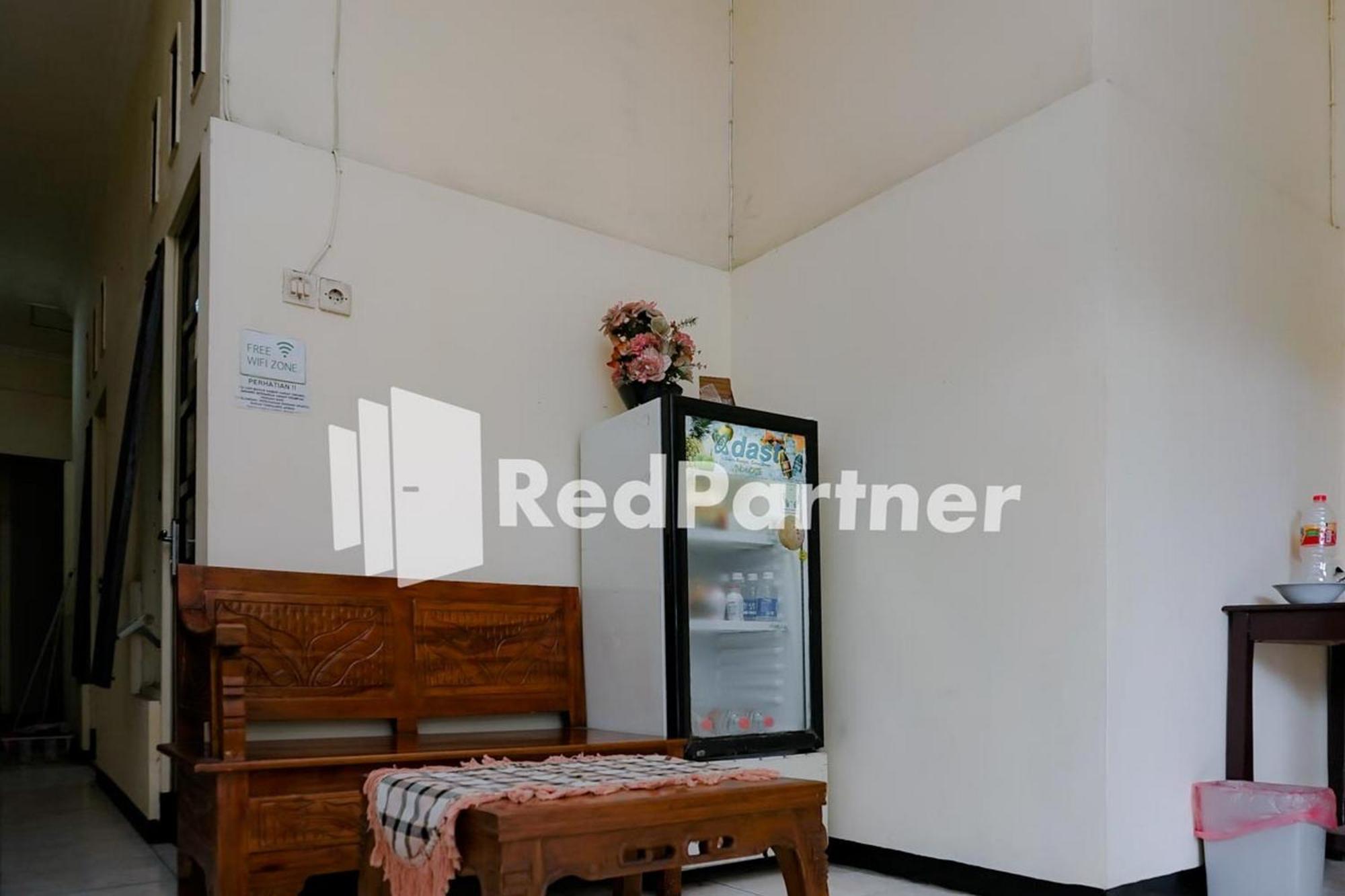 Sawojajar Inn Mitra Reddoorz Malang Exterior photo